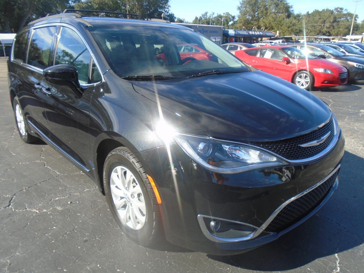 2017 Chrysler Pacifica Touring (2C4RC1BG5HR) with an 3.6L V6 DOHC 24V engine, 6A transmission, located at 6112 N Florida Avenue, Tampa, FL, 33604, (888) 521-5131, 27.954929, -82.459534 - Photo#2